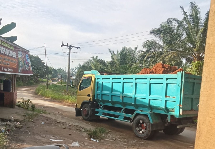 Aktivitas Galian C Asahan Rusak Jalan dan Resahkan Warga