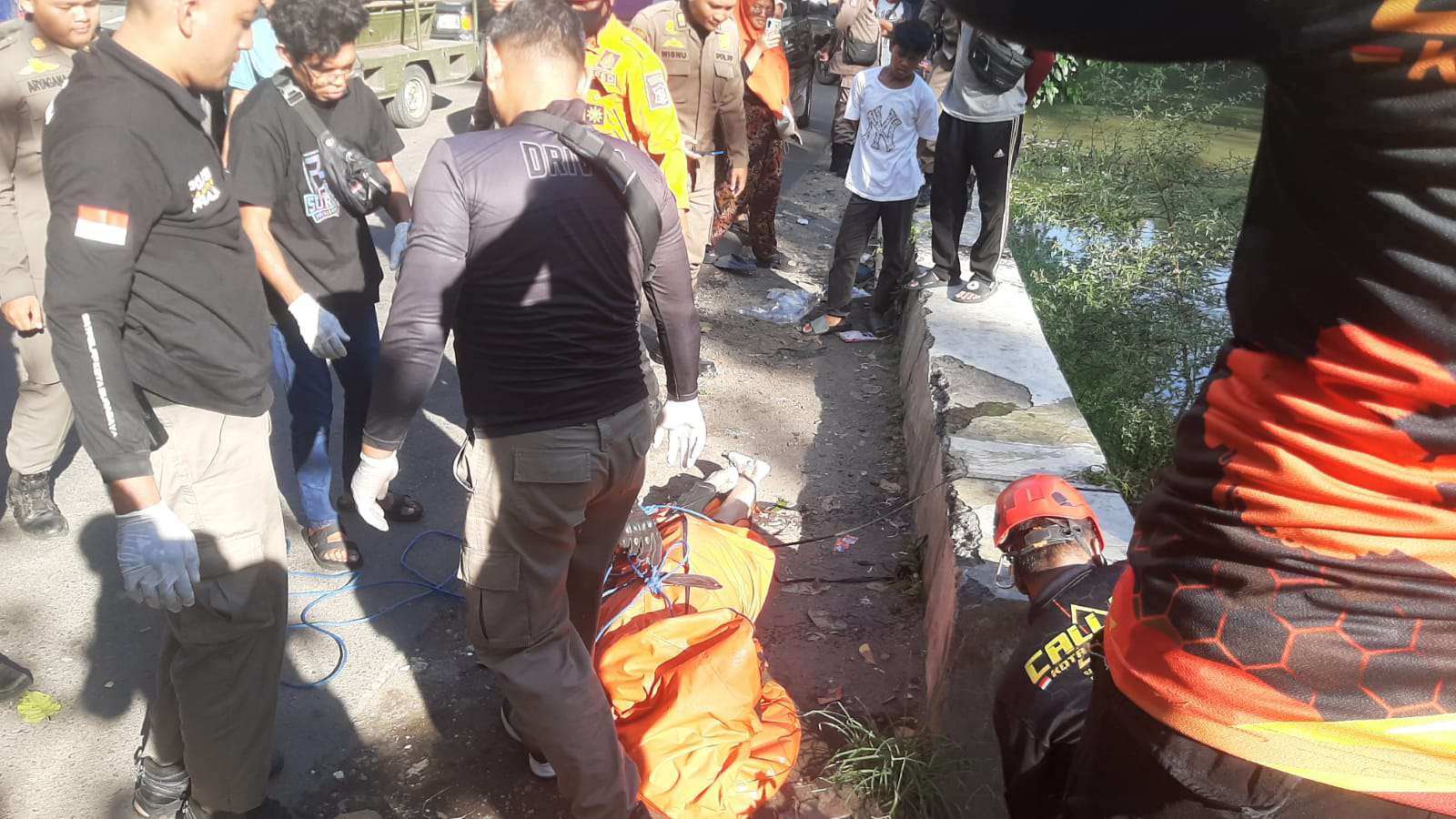 Penemuan Jenazah Misterius Gegerkan Warga Surabaya