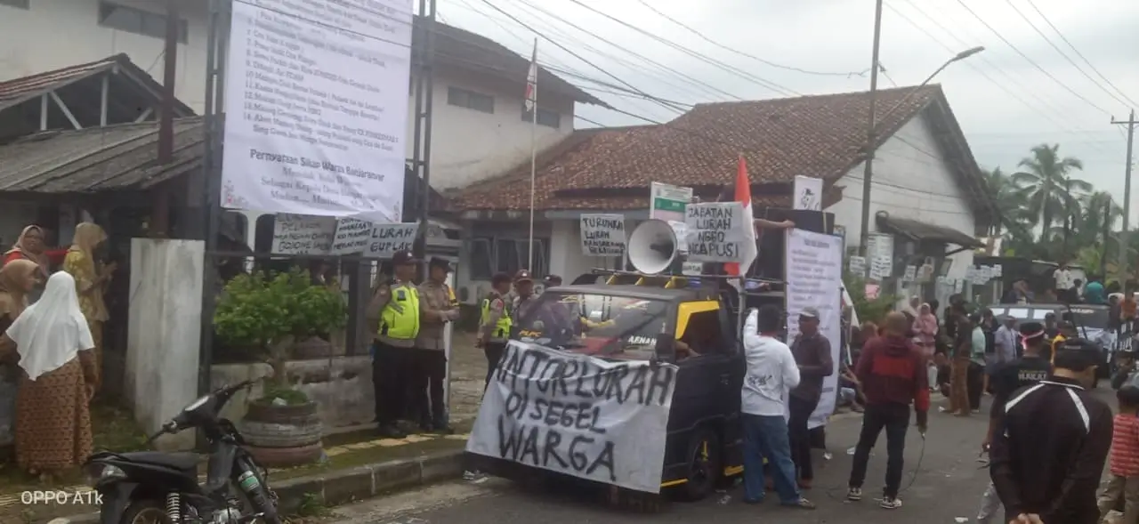 Warga Banjaranyar Banyumas Gelar Demonstrasi